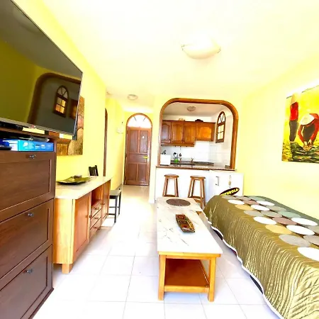 With Ocean Views And Huge Pool In San Eugenio Alto Lägenhet